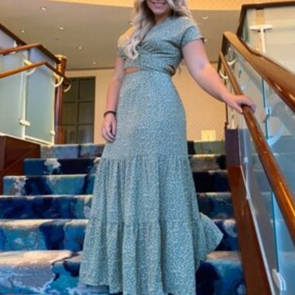 GYPSY STYLE Ditsy Floral Knot Front Crop Top With Skirt - Picture 8 of 9